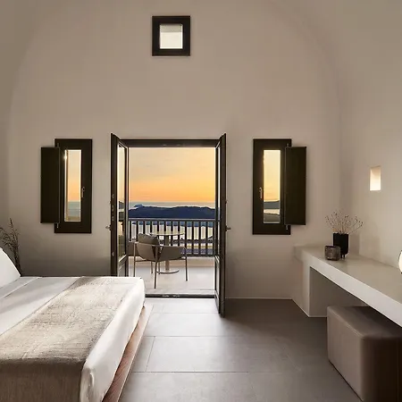 Orama & Hotel Fira (Santorini)